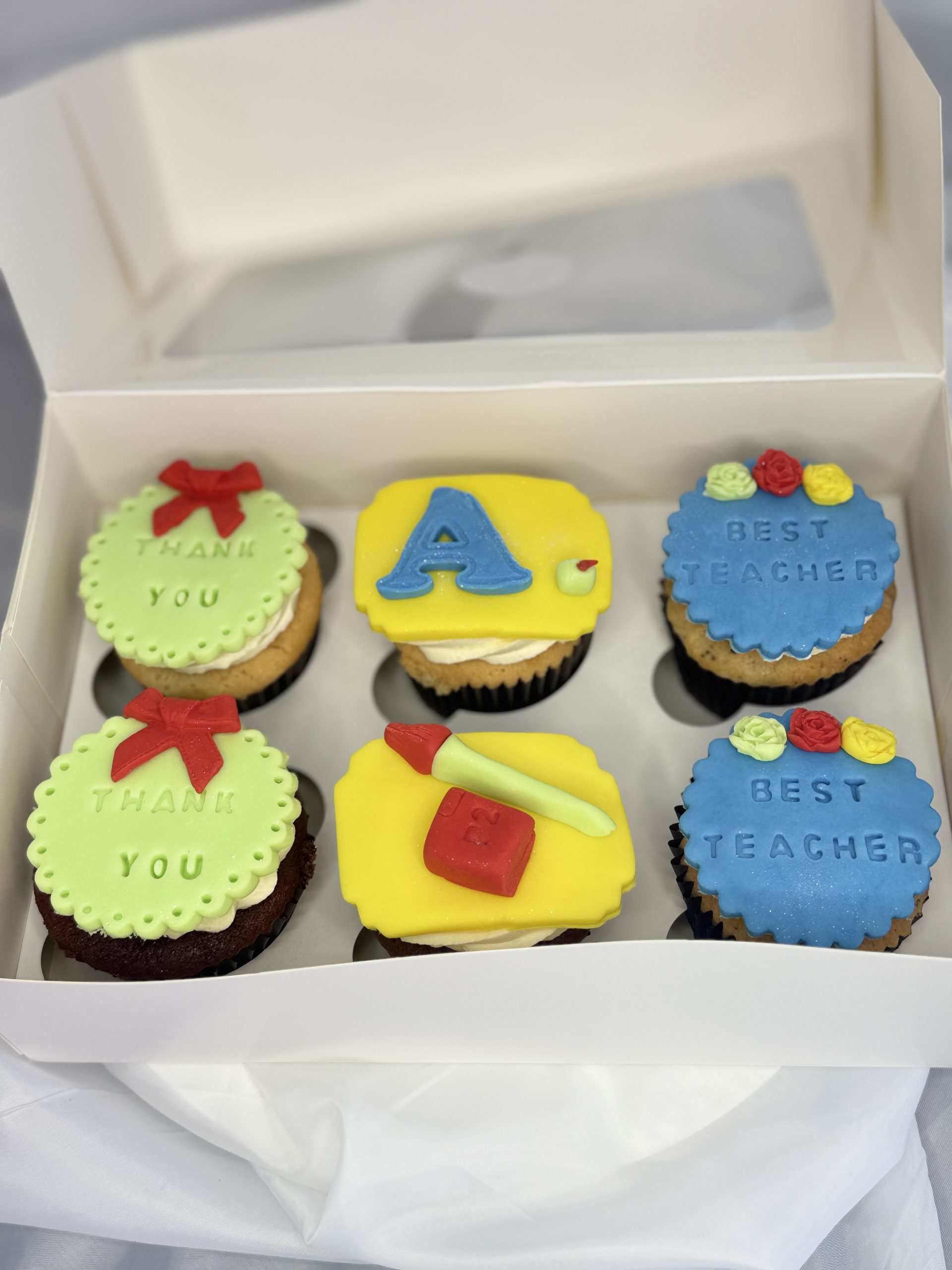 Gift Cupcake Box - Image 2