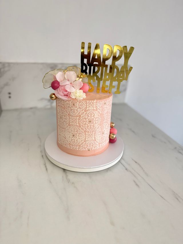 Elegant Damask Print Signature Cake - Image 2