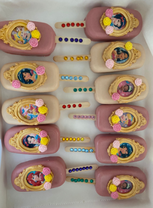 Disney Princess Tiana & Jasmine Cakesicles - Image 3