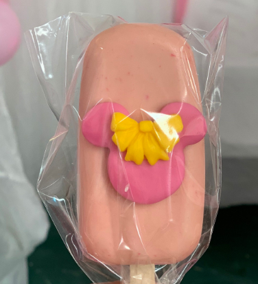 Pink Minnie Mouse Cakesicles